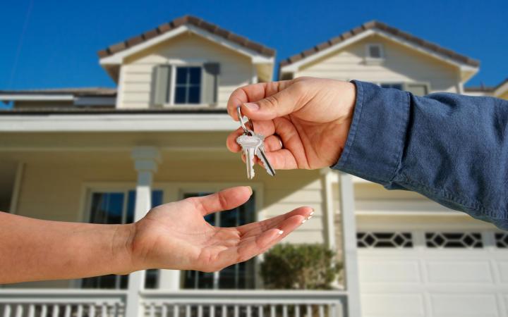 Buying House from Bank in Installments: Allowed?