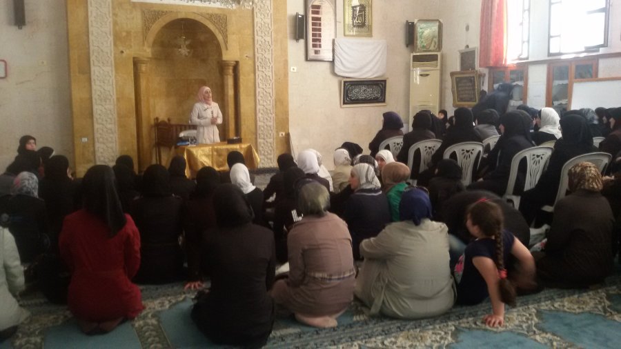 Can Women Lecture in the Mosque?