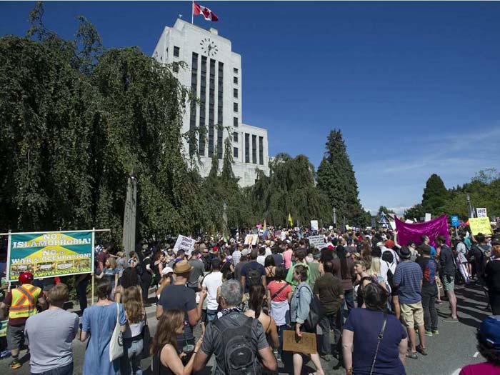 Thousands join anti-Islamophobic celebration in Vancouver