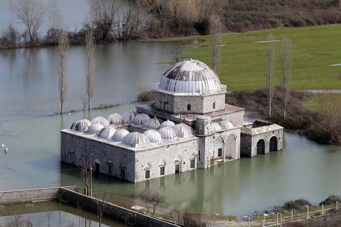 Hundreds trapped as floods hit Albania