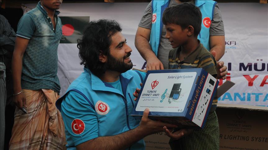 Turkish Charity Continues Delivering Aid to Rohingya