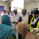 Pilgrims Greeted with Gifts, Flowers in Madinah - About Islam