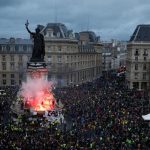 France's 'yellow vests' face off with police