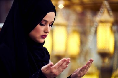 Islamic Prayer – The Spiritual Ritual (Special Folder)