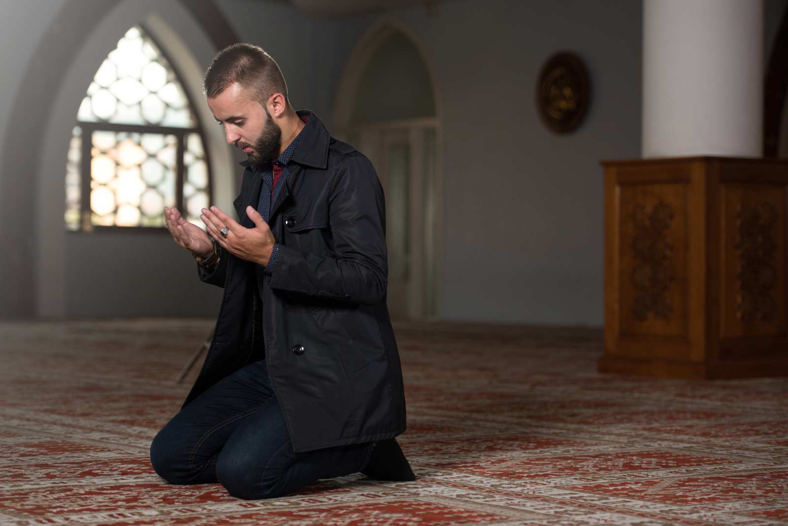 What Is the Etiquette of Offering Supplication After Prayer?