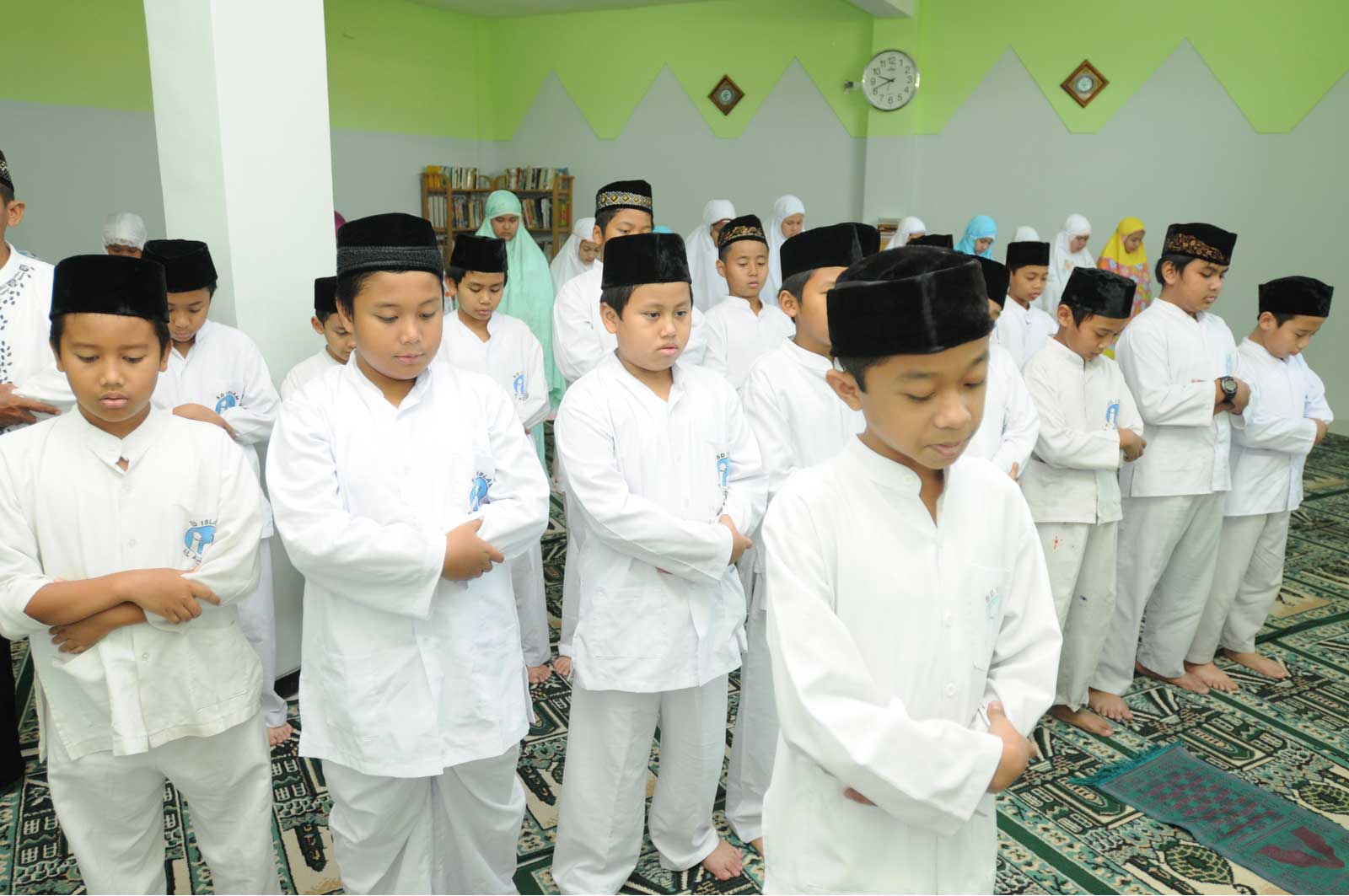 Law Preventing Friday Prayer at Islamic School: What to Do?