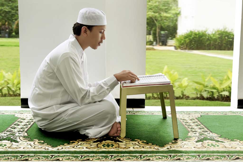 Intending Reward for Reading Quran to Deceased: Permissible?